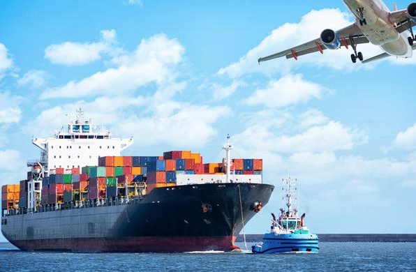 天津海運促進了南北經(jīng)濟文化交流，也奠定了天津作為海港城市的雛形