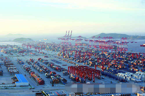 上海自貿(mào)區(qū)進出口增長加速 外高橋港區(qū)快速忙碌