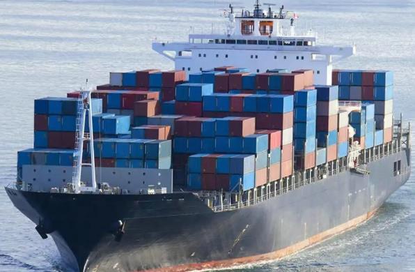 上海國(guó)際物流作為全球大的物流港口之一，扮演著全球貿(mào)易的重要角色