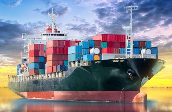 上海在進(jìn)出口貨運(yùn)領(lǐng)域有巨大的競爭力，成為全球貿(mào)易的重要樞紐之一