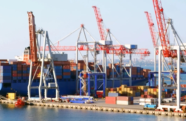 美國(guó)貨代行業(yè)作為全球貿(mào)易的關(guān)鍵一環(huán)，將繼續(xù)發(fā)揮著不可替代的作用