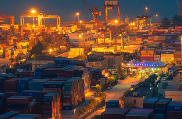 隨著國(guó)際貿(mào)易的不斷發(fā)展，美國(guó)貨代行業(yè)也將會(huì)迎來(lái)更廣闊的發(fā)展空間