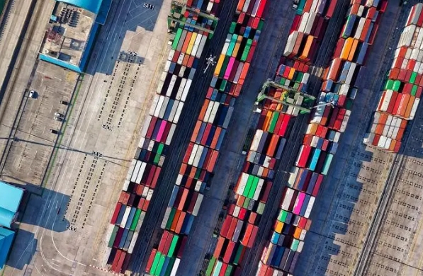 韓國貨代作為連接中韓貿(mào)易的橋梁，發(fā)揮著舉足輕重的作用