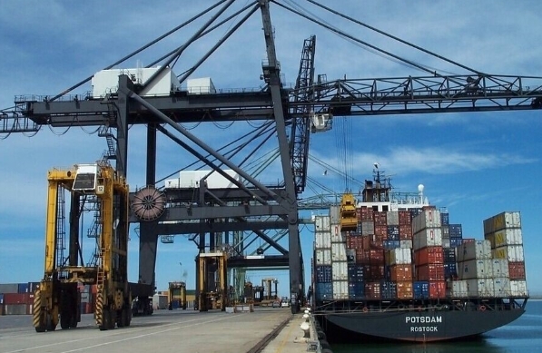 貨代物流在推動經(jīng)濟(jì)發(fā)展、促進(jìn)國際貿(mào)易方面發(fā)揮著重要作用