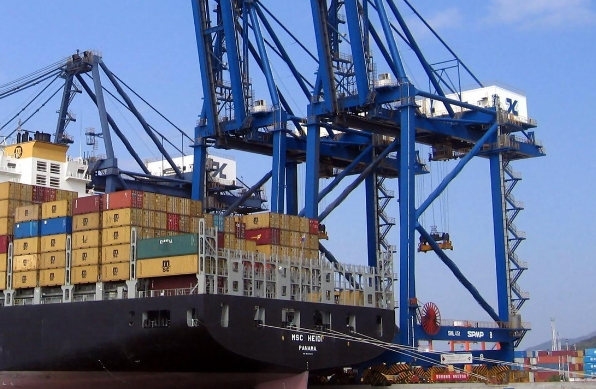 隨著全球貿(mào)易的日益繁榮，國際貨代行業(yè)也呈現(xiàn)出一些新的發(fā)展趨勢(shì)