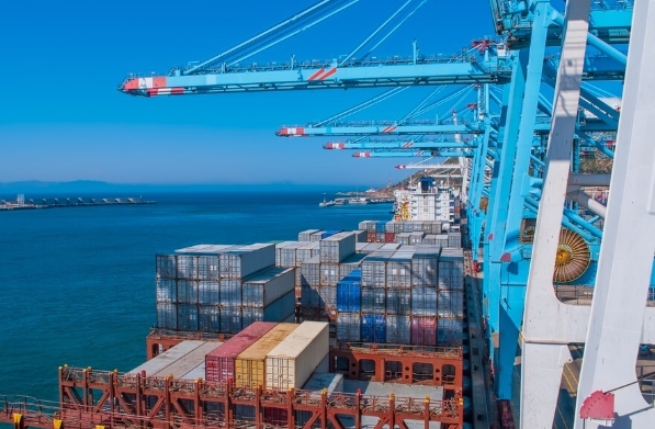 歐洲貨代公司正站在新的歷史起點(diǎn)上，面臨著前所未有的機(jī)遇與挑戰(zhàn)