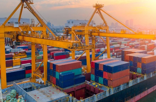 貨運代理企業(yè)如何創(chuàng)新服務(wù)模式提升核心競爭力，成為業(yè)界普遍關(guān)注的焦點