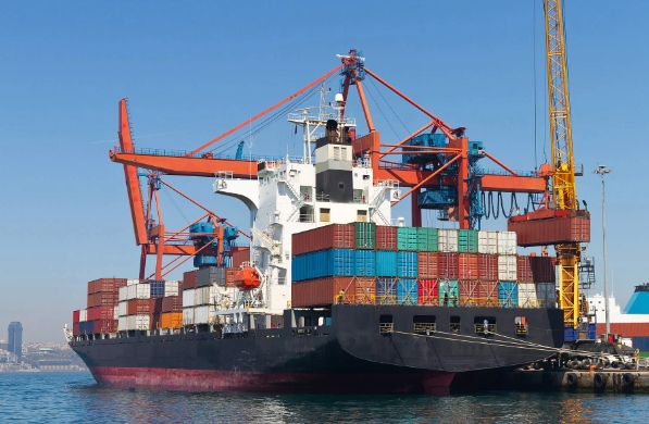 在全球經(jīng)濟(jì)一體化的浪潮中，海運(yùn)物流公司如同海上的“動(dòng)脈”
