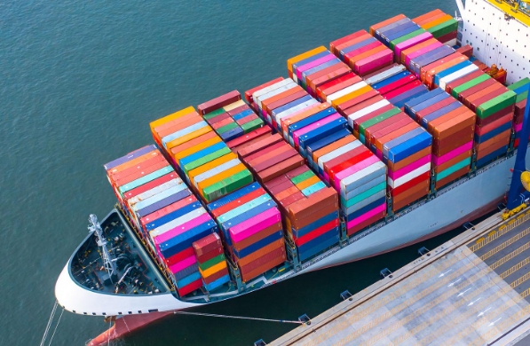 美國(guó)專線的完善關(guān)乎兩國(guó)經(jīng)濟(jì)的繁榮，是推動(dòng)全球物流進(jìn)步的關(guān)鍵力量